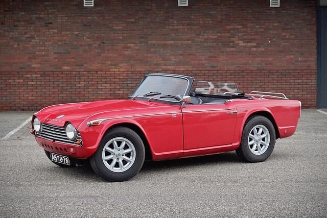 Rood Gebruikt 1967 Triumph TR4 | € 22.499 - Afbeelding 1/4