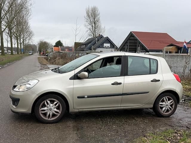 Occasion Renault Clio II Dynamique 112 PK (82 kW) 2007 Beige Hatchback