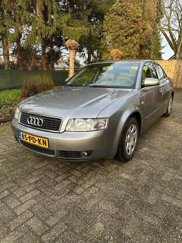 Zilver Gebruikt 2004 Audi A4 Proline Sedan | € 1.400 (Eerlijke prijs) - Afbeelding 1/4