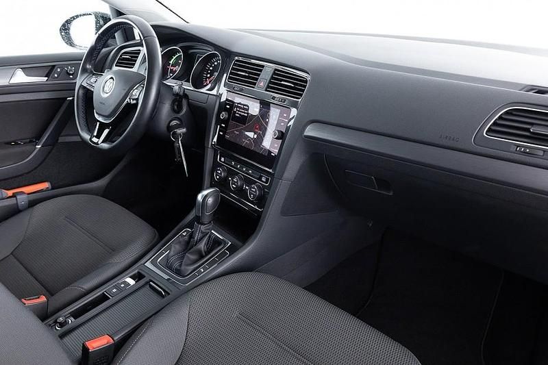 Occasion VW e-Golf 100 kW (136 PK) 2020 Zwart Hatchback