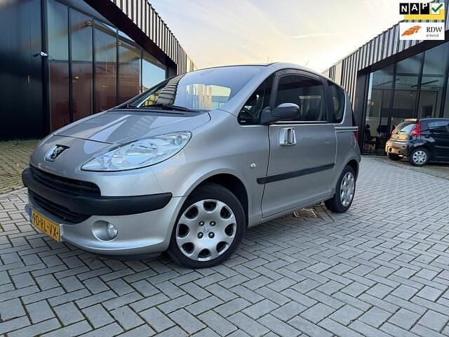 Grijs Occasion 2005 Peugeot 1007 MPV | € 2.650 (Eerlijke prijs) - Afbeelding 1/4