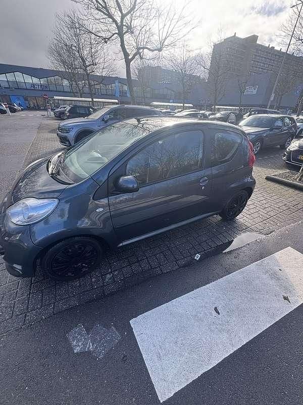 Occasion Peugeot 107 68 PK (50 kW) 2009 Grijs Hatchback