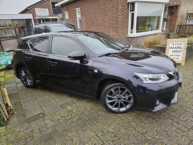Occasion Lexus CT200h Sport Line 124 PK (91 kW) 2012 Zwart Hatchback