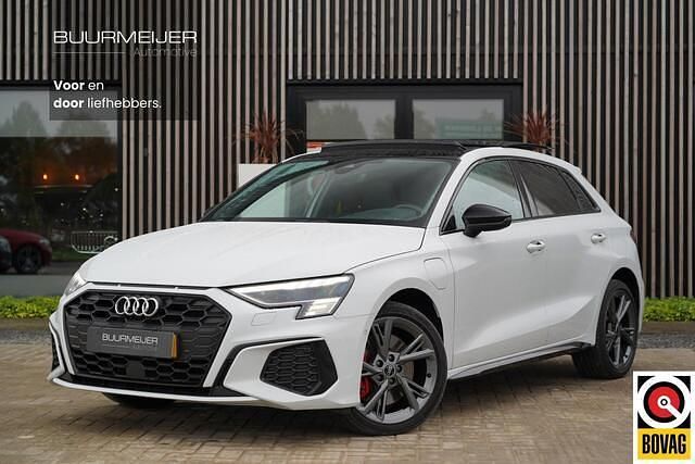 Wit Gebruikt 2021 Audi A3 Sportback Competition Hatchback | € 34.900 (Iets duurder) - Afbeelding 1/4