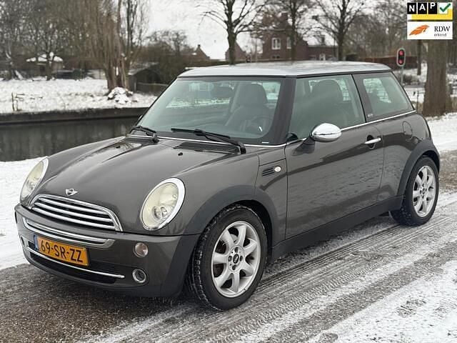 Grijs Gebruikt 2006 Mini Cooper Hatchback | € 2.795 (Eerlijke prijs) - Afbeelding 1/4