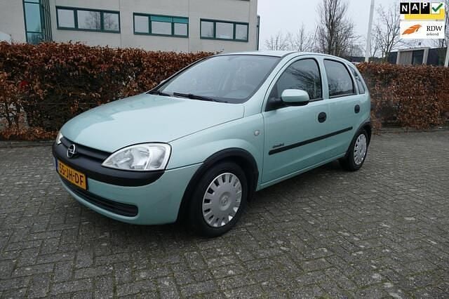 Groen Occasion 2002 Opel Corsa Comfort Hatchback | € 2.250 (Eerlijke prijs) - Afbeelding 1/4