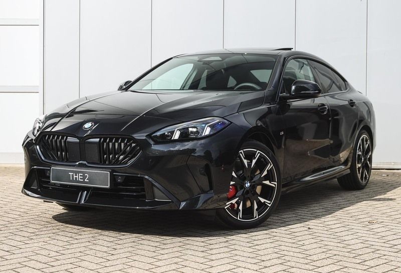 Saphirschwarz Nieuw 2025 BMW 220 M Sport Coupé | € 56.459 (Eerlijke prijs) - Afbeelding 1/4