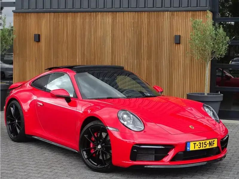 Rood, metallic lak Gebruikt 2021 Porsche 911 Carrera S Sport Coupé | € 139.500 - Afbeelding 1/4