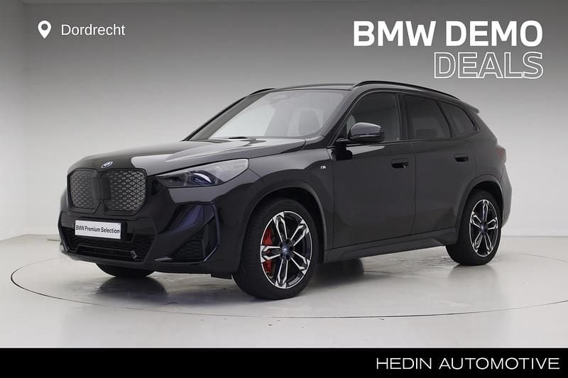 Zwart Gebruikt 2025 BMW iX1 M Sport SUV | € 47.895 - Afbeelding 1/4