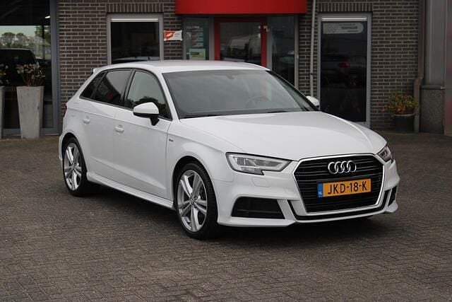 Wit Gebruikt 2019 Audi A3 Sportback S-Line Hatchback | € 18.950 (Goede deal) - Afbeelding 1/4