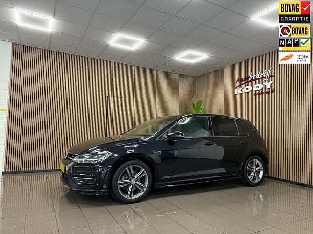 Zwart Gebruikt 2018 VW Golf VII Highline Hatchback | € 18.475 (Eerlijke prijs) - Afbeelding 1/4