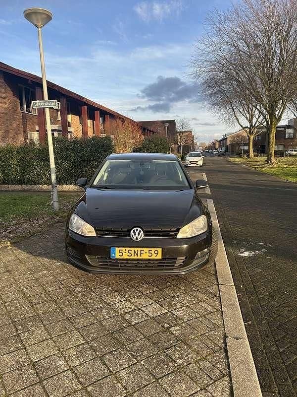 Occasion 2013 VW Golf Trendline Sedan | € 8.000 (Goede deal) - Afbeelding 1/4