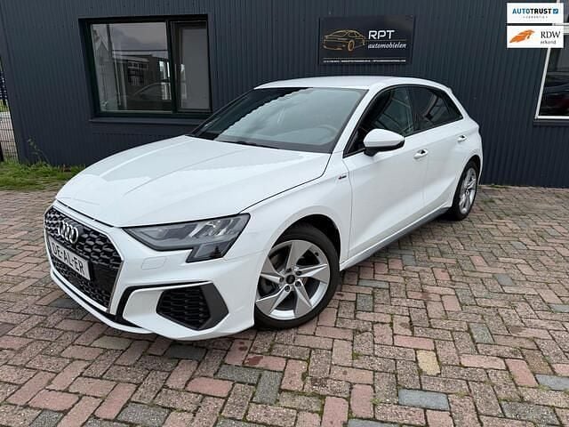 Wit Gebruikt 2024 Audi A3 Sportback Hatchback | € 25.950 (Super prijs) - Afbeelding 1/4