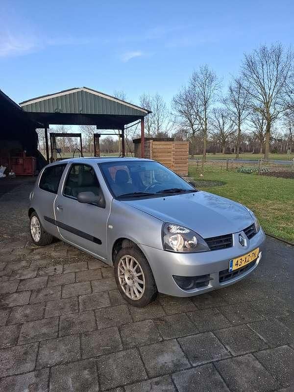 Occasion Renault Clio II Campus 58 PK (42 kW) 2007 Zilver Hatchback