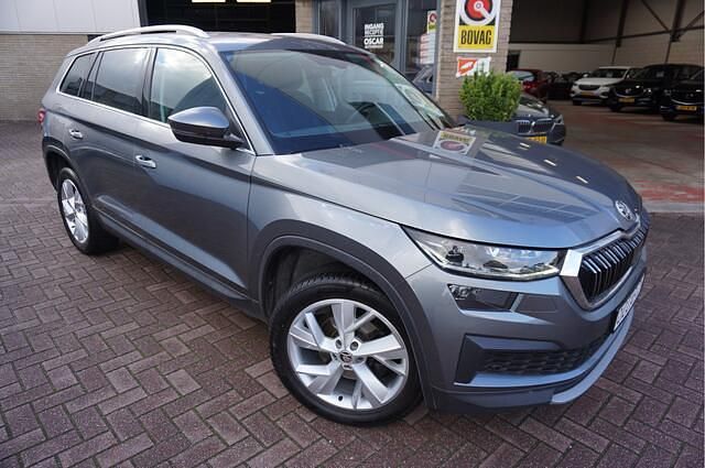 Grijs Gebruikt 2024 Skoda Kodiaq Style SUV | € 39.945 (Goede deal) - Afbeelding 1/4