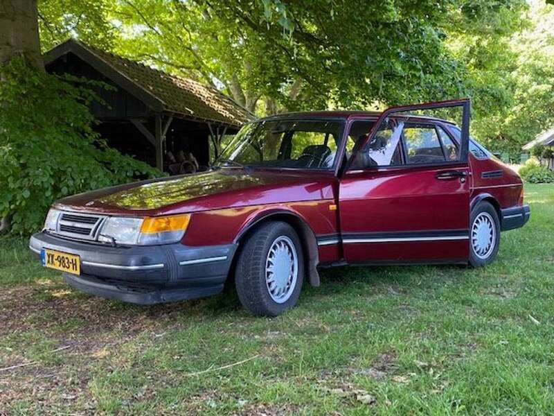 Rood Gebruikt 1993 Saab 900 Hatchback | € 7.650 - Afbeelding 1/4