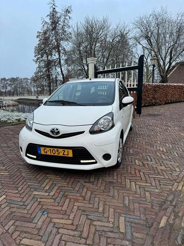 Occasion 2014 Toyota Aygo Hatchback | € 3.750 (Super prijs) - Afbeelding 1/4