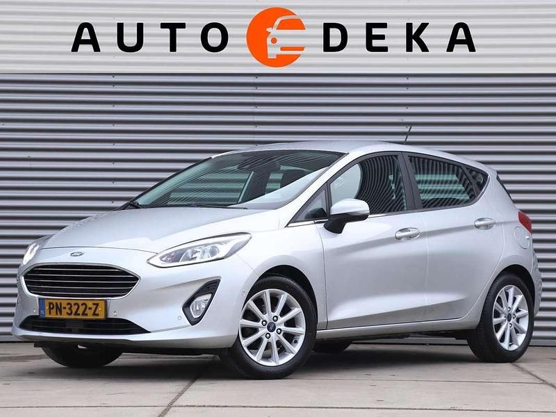 Grijs Occasion 2017 Ford Fiesta Titanium Hatchback | € 11.850 (Iets duurder) - Afbeelding 1/4