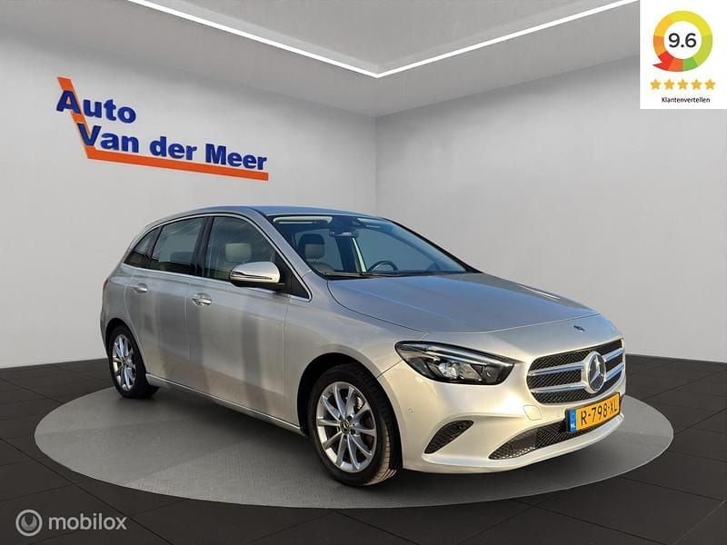 Grijs Occasion 2022 Mercedes B200 Premium MPV | € 21.940 (Super prijs) - Afbeelding 1/3