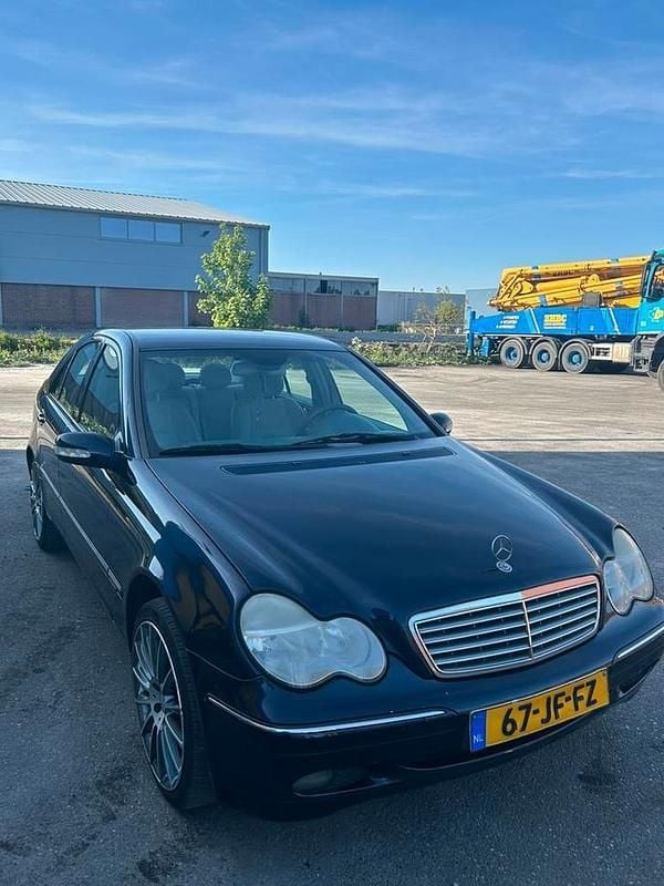 Occasion 2002 Mercedes C240 Elegance Sedan | € 2.200 (Goede deal) - Afbeelding 1/4