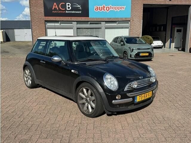Zwart, metallic lak Gebruikt 2002 Mini Cooper Chili Hatchback | € 1.000 (Goede deal) - Afbeelding 1/4