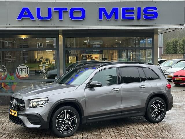 Grijs Occasion 2022 Mercedes GLB250 AMG line SUV | € 43.900 (Eerlijke prijs) - Afbeelding 1/4