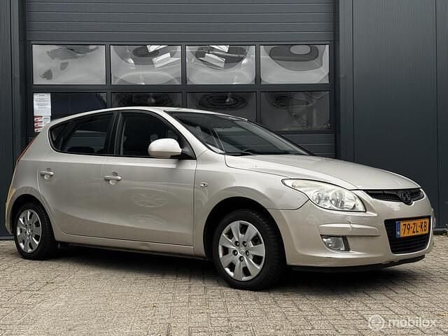 Grijs Gebruikt 2008 Hyundai i30 Dynamiq Hatchback | € 3.450 (Eerlijke prijs) - Afbeelding 1/4