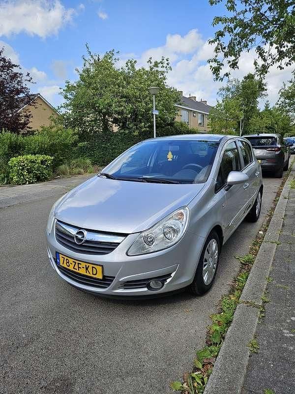 Grijs Gebruikt 2008 Opel Corsa Enjoy MPV | € 4.750 (Eerlijke prijs) - Afbeelding 1/4