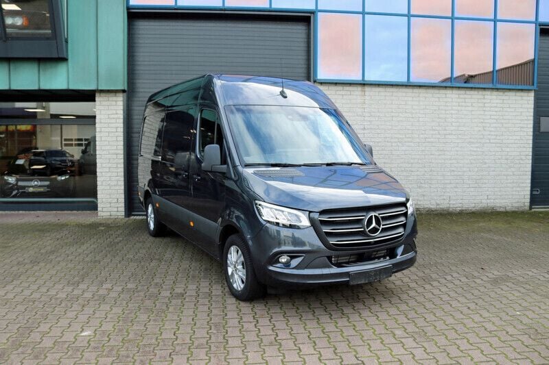 Grijs Gebruikt 2023 Mercedes Sprinter Van | € 56.750 (Duur) - Afbeelding 1/4
