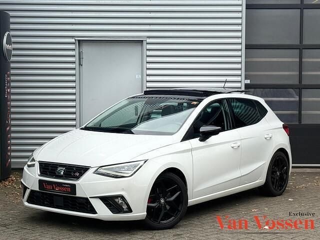 Wit Gebruikt 2018 Seat Ibiza FR Hatchback | € 15.950 (Eerlijke prijs) - Afbeelding 1/4