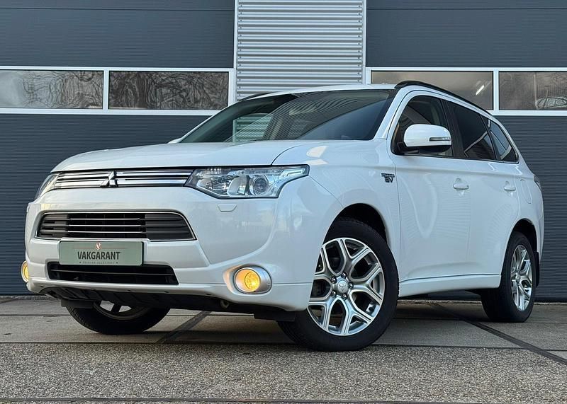 Wit Gebruikt 2014 Mitsubishi Outlander P-HEV Edition SUV | € 14.950 (Eerlijke prijs) - Afbeelding 1/4