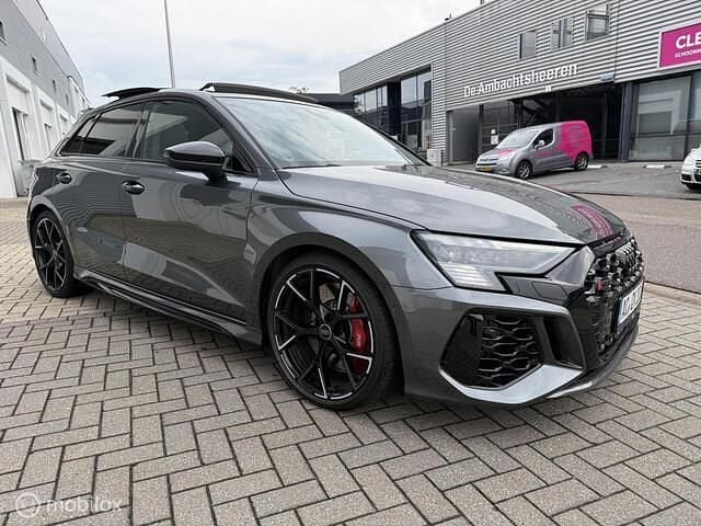 Grijs Gebruikt 2024 Audi RS3 Comfort Hatchback | € 56.950 - Afbeelding 1/4