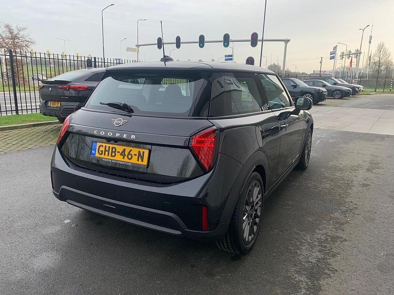 Occasion Mini Cooper Essential 156 PK (114 kW) 2024 Zwart Hatchback