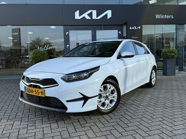 Wit Gebruikt 2024 Kia Ceed Hatchback | € 23.945 (Eerlijke prijs) - Afbeelding 1/4