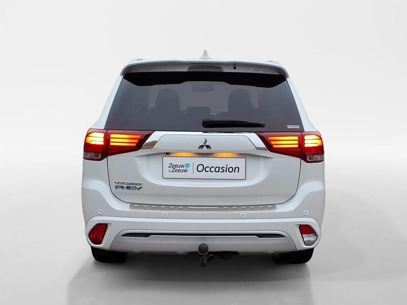 Occasion Mitsubishi Outlander P-HEV Intense 68 PK (50 kW) 2020 Silky white p SUV