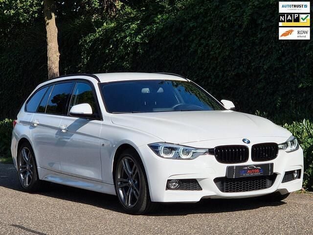 Wit Gebruikt 2018 BMW 320 Executive Stationwagen | € 22.499 (Eerlijke prijs) - Afbeelding 1/4