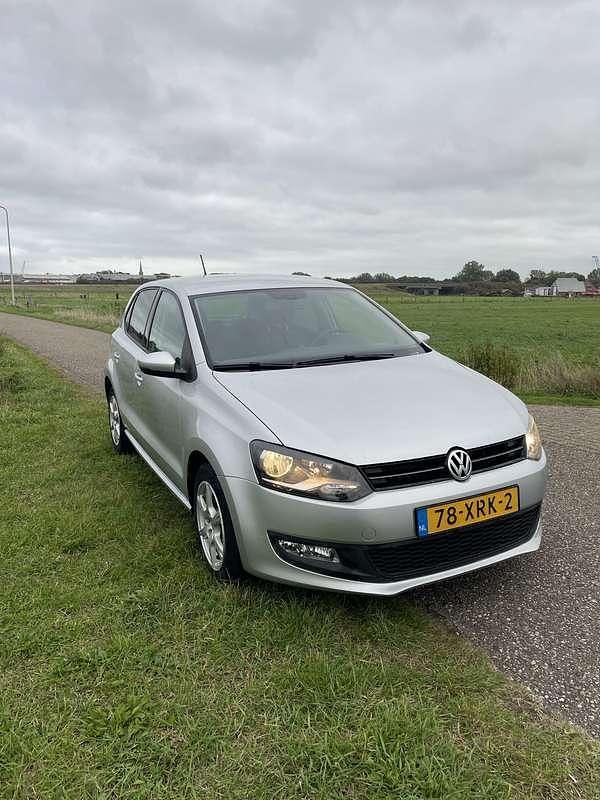 Zilver Occasion 2012 VW Polo Comfortline Hatchback | € 7.500 (Eerlijke prijs) - Afbeelding 1/4