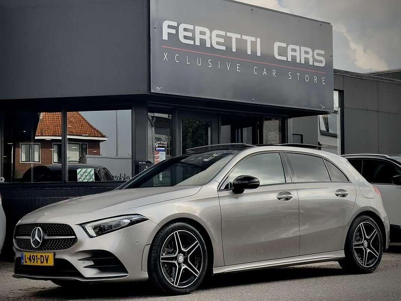 Grijs Gebruikt 2021 Mercedes A180 Business Hatchback | € 26.900 (Iets duurder) - Afbeelding 1/4