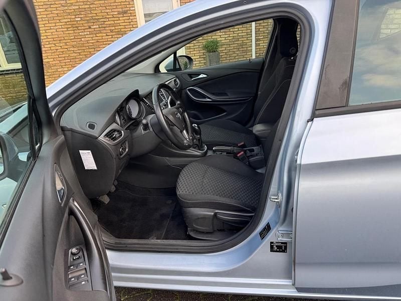 Grijs Gebruikt 2016 Opel Astra Edition Hatchback | € 5.999 (Eerlijke prijs) - Afbeelding 1/4