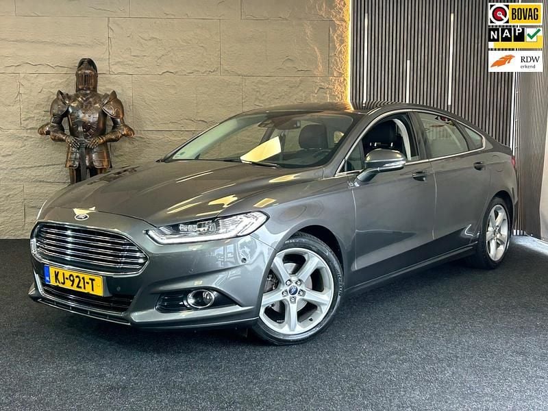Grijs Gebruikt 2016 Ford Mondeo Titanium Hatchback | € 14.799 (Eerlijke prijs) - Afbeelding 1/4