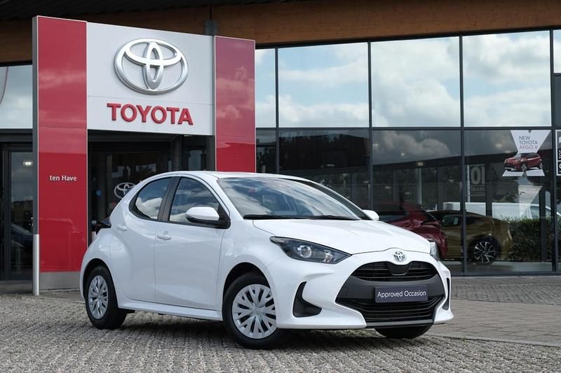 Wit Gebruikt 2021 Toyota Yaris Hybrid Active Hatchback | € 19.999 (Eerlijke prijs) - Afbeelding 1/1