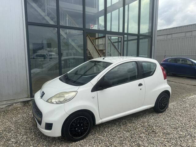 Wit Gebruikt 2010 Peugeot 107 Hatchback | € 1.950 (Goede deal) - Afbeelding 1/4