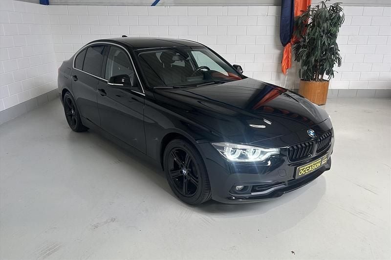 Zwart Gebruikt 2017 BMW 318 M Sport Sedan | € 15.950 (Eerlijke prijs) - Afbeelding 1/4