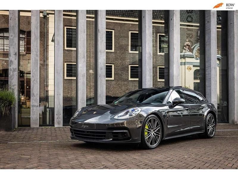 Grijs (metallic) Gebruikt 2020 Porsche Panamera Sport Turismo Stationwagen | € 57.900 (Super prijs) - Afbeelding 1/4