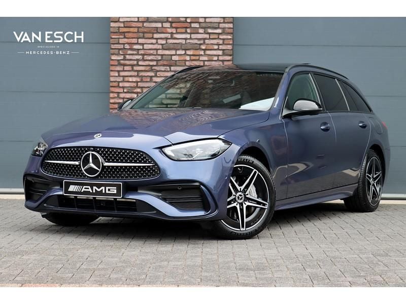 Blauw Gebruikt 2024 Mercedes C300 AMG line Stationwagen | € 47.500 (Goede deal) - Afbeelding 1/4