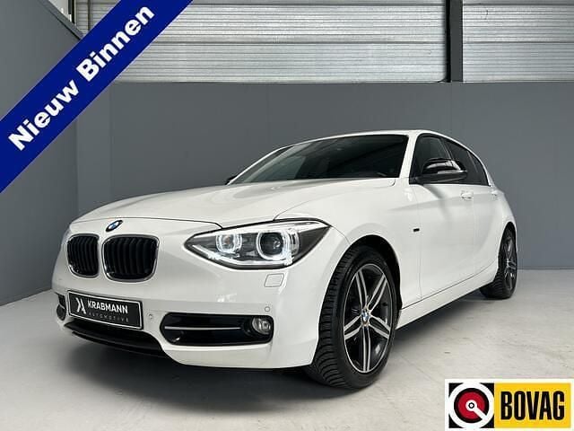 Wit, metallic lak Gebruikt 2011 BMW 118 Executive Hatchback | € 11.999 (Eerlijke prijs) - Afbeelding 1/4