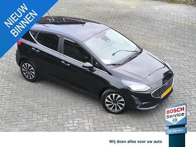 Zwart Occasion 2022 Ford Fiesta Titanium Hatchback | € 12.750 (Goede deal) - Afbeelding 1/4