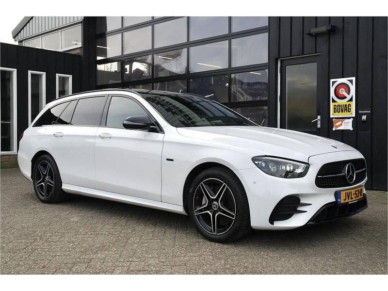 Wit Occasion 2020 Mercedes E300 AMG line Stationwagen | € 29.999 (Eerlijke prijs) - Afbeelding 1/4
