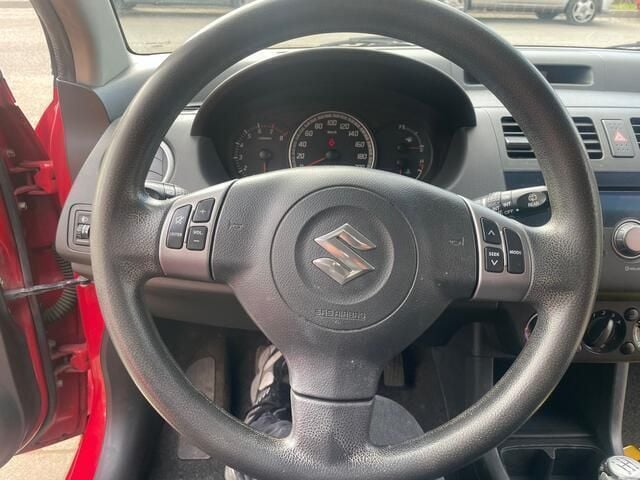 Occasion Suzuki Swift 93 PK (68 kW) 2005 Rood Hatchback