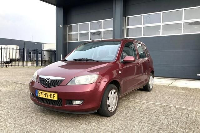 Rood Occasion 2004 Mazda 2 Exclusive MPV | € 950 (Goede deal) - Afbeelding 1/4